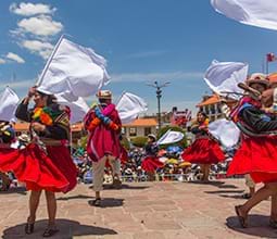 Danzantes típicos durante la Fiesta de la Virgen de la Candelaria